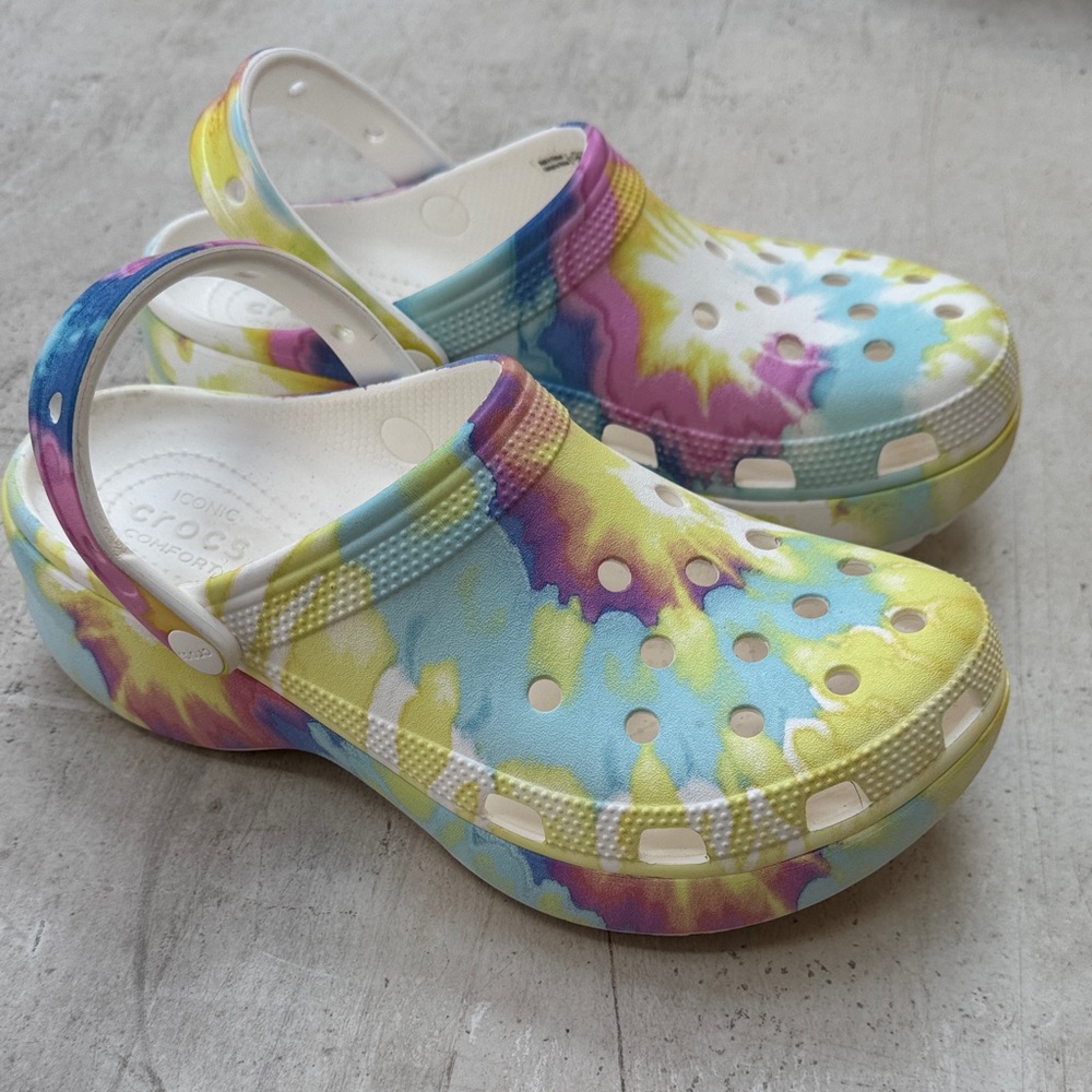 CROCS Tie-Dye Classic Clog in Yellow Blue Pink Green - Picture 4 of 5